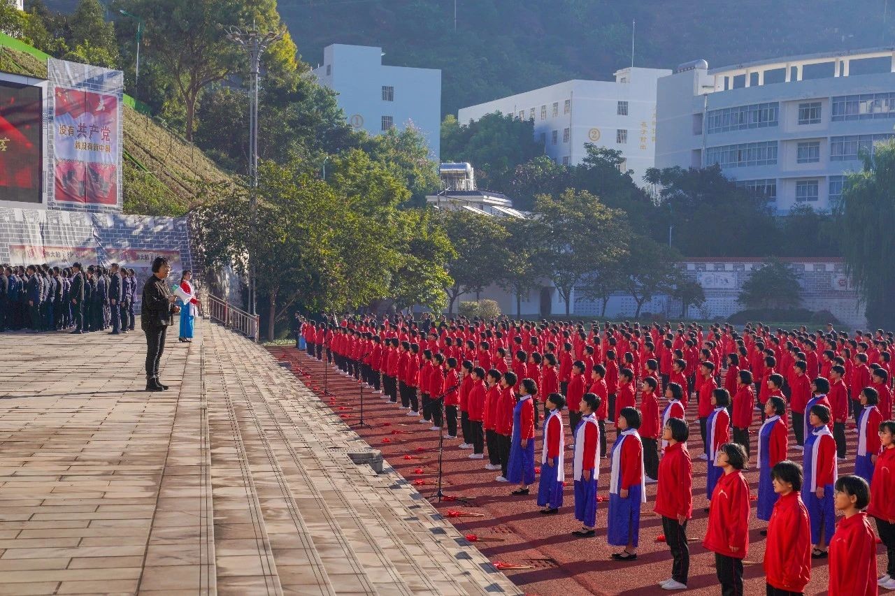 零距離感受榜樣力量！云經(jīng)管黨員師生代表赴華坪女高開(kāi)展黨性教育活動(dòng) 第 5 張