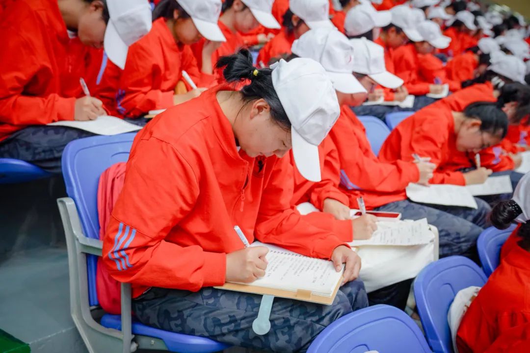 點燃愛國情！李繼才將軍帶領(lǐng)經(jīng)管學(xué)子重溫黨史，共筑強(qiáng)國夢 第 8 張