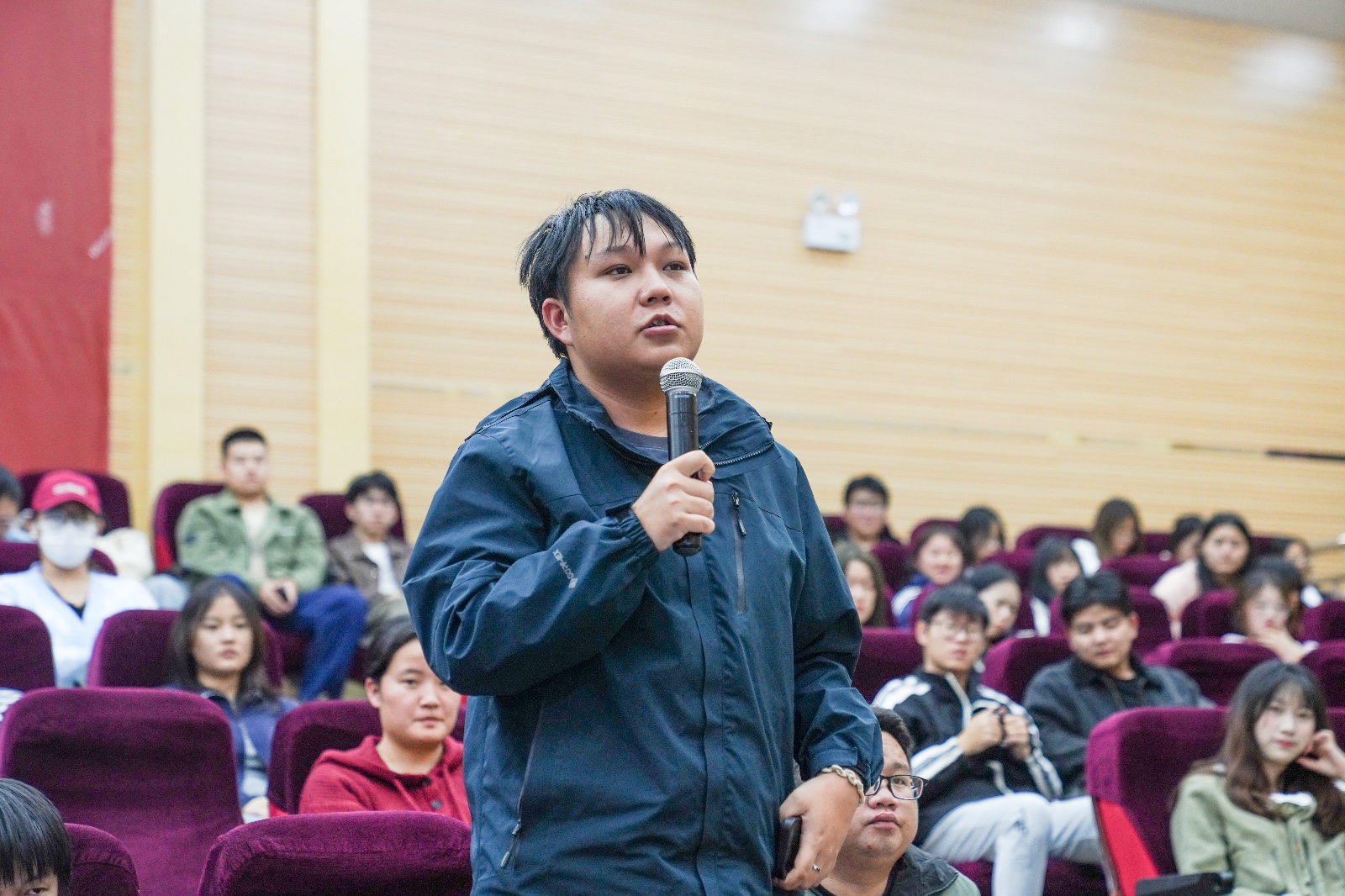 103個(gè)國考公務(wù)員崗位進(jìn)校園！云南經(jīng)濟(jì)管理學(xué)院舉行“云南出入境邊防檢查總站2025年度考試錄用公務(wù)員招考宣講會(huì)” 第 8 張