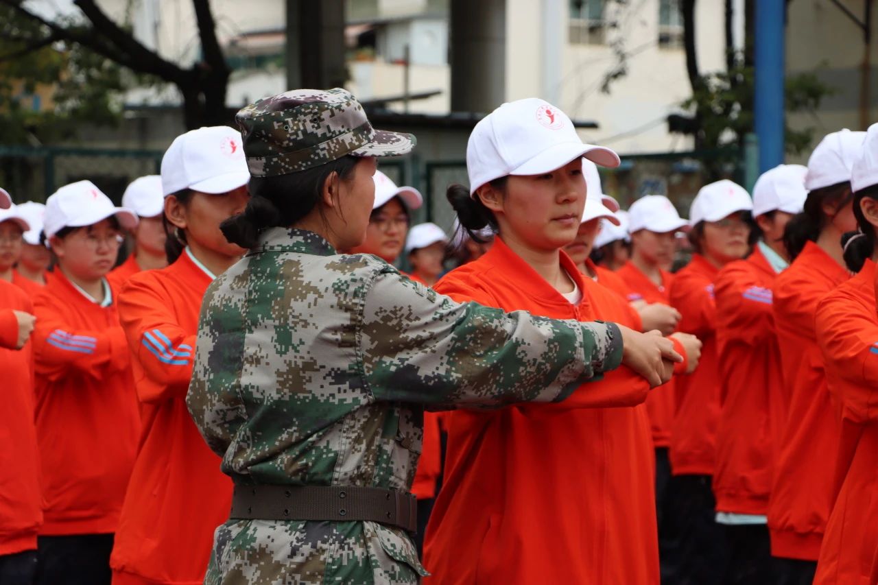 軍訓(xùn)進(jìn)行時(shí)|教官特輯 在最美的時(shí)間遇見你 第 4 張